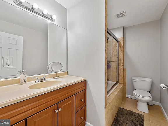 4th image of 1218 William St #1