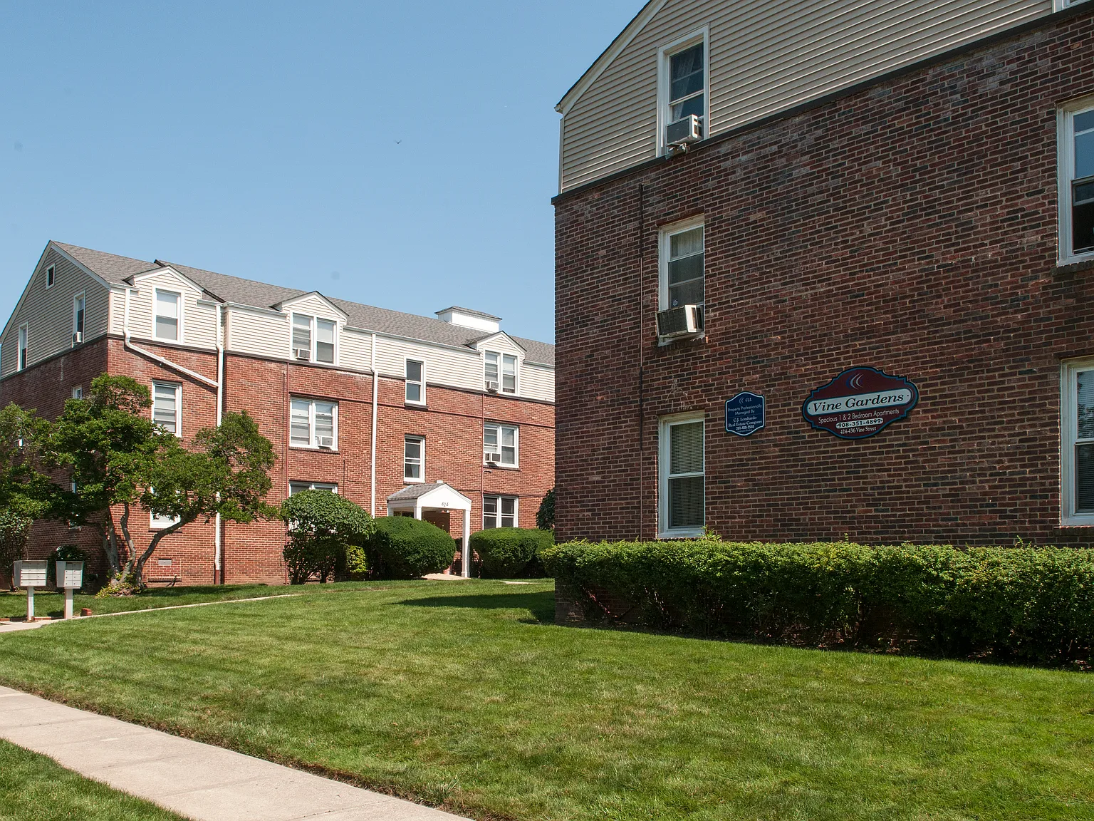 2 bed, 850 sqft, $2,020 — Photo 1