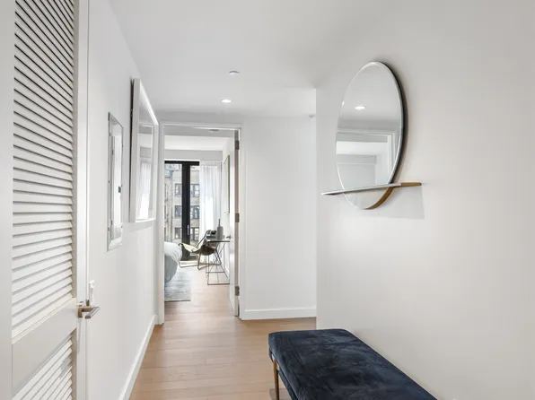 500 West 45th Street image 9 of 22