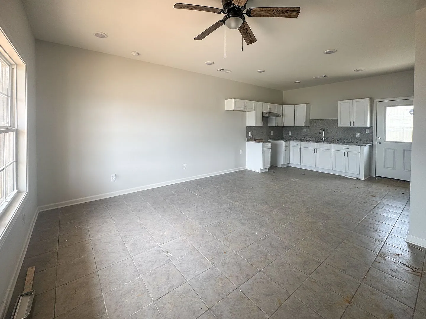 Recently Renovated 3 Bedroom 2 Bath Apartments for Rent! — Photo 1