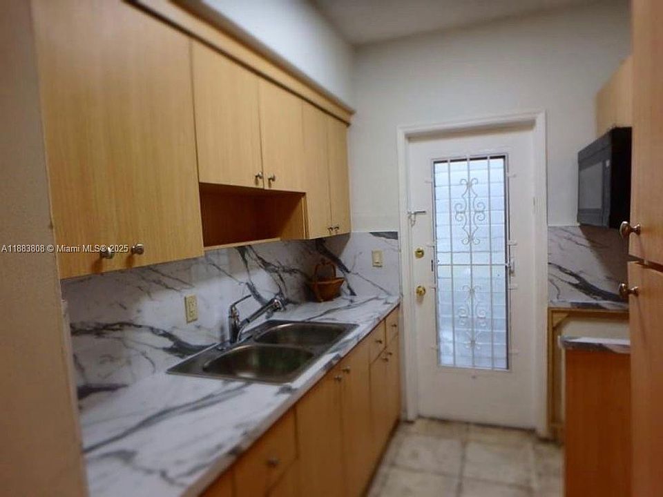 1st image of 8420 Byron Ave APT 3