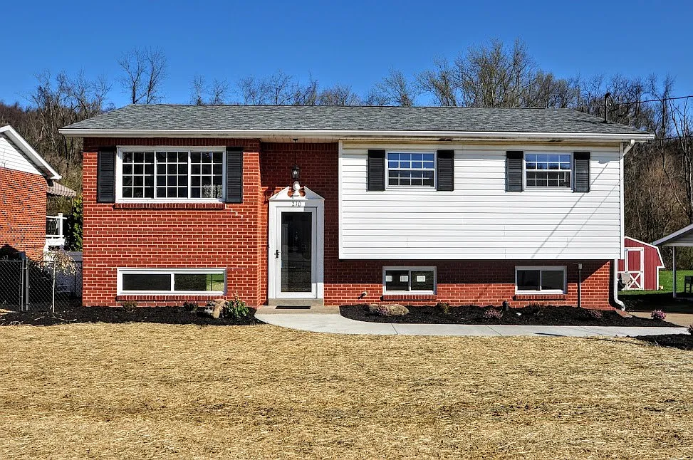 210 Bonnie St photo 1