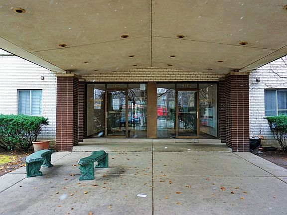 3rd image of 1415 W Pratt Blvd APT 104