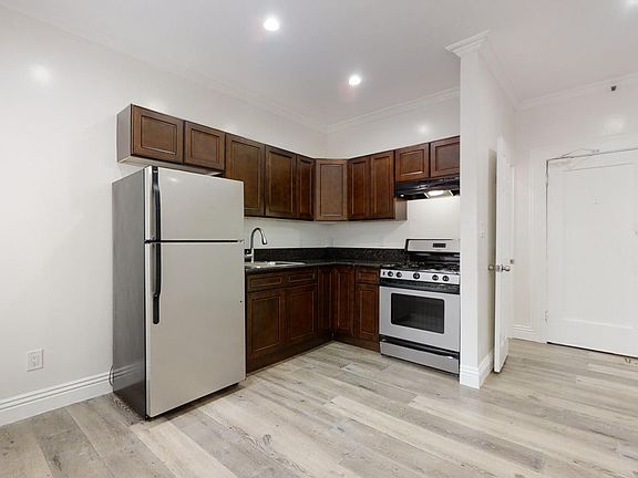3rd image of 334 N Heliotrope Dr #102