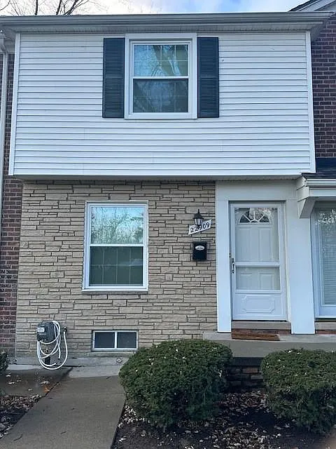 2 bed, 916 sqft, $1,800 — Photo 1