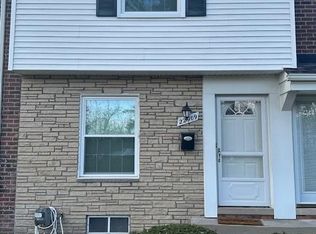 22909 Lakeshore Dr, Saint Clair Shores, MI 48080