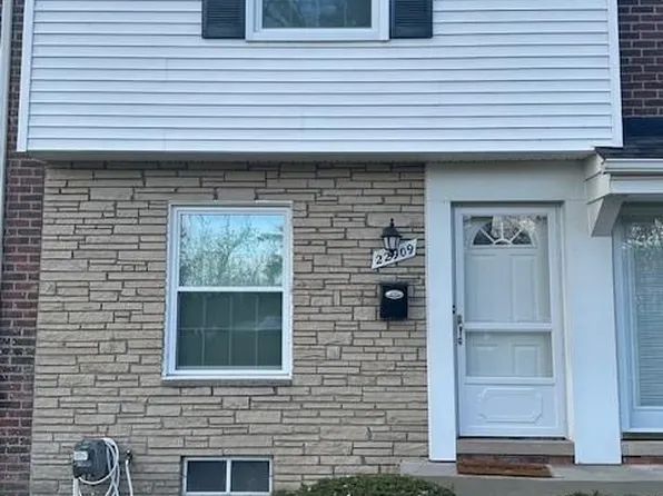 22909 Lakeshore Dr, Saint Clair Shores, MI 48080