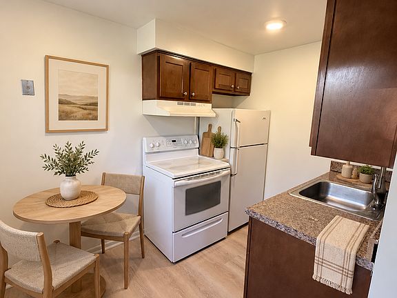 3rd image of 608 Taylor Ave APT 1