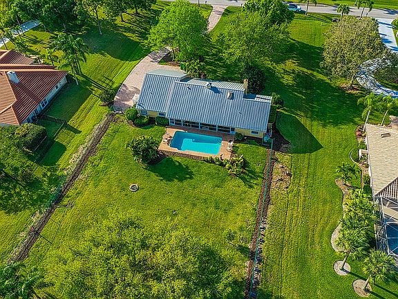 3rd image of 5151 SW Bimini Cir N