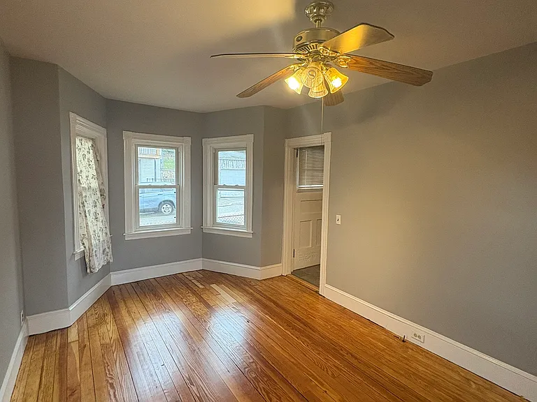 13 Clyde St — Photo 8