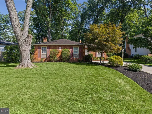 8 Windgate Rd, Cherry Hill, NJ 08003