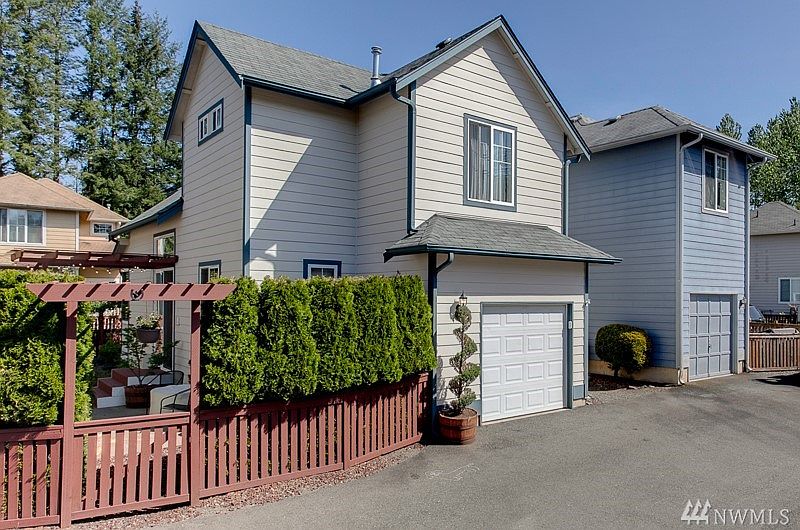 1st image of 25123 Roberts Dr Unit 204