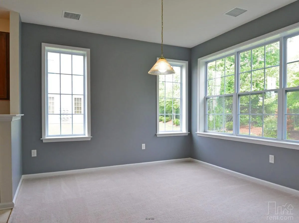 2 bed, 1552 sqft, $2,395 — Photo 3