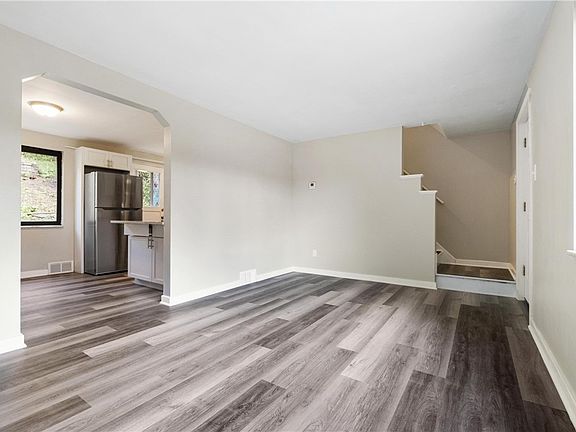 5th image of 270 Laveton Ave