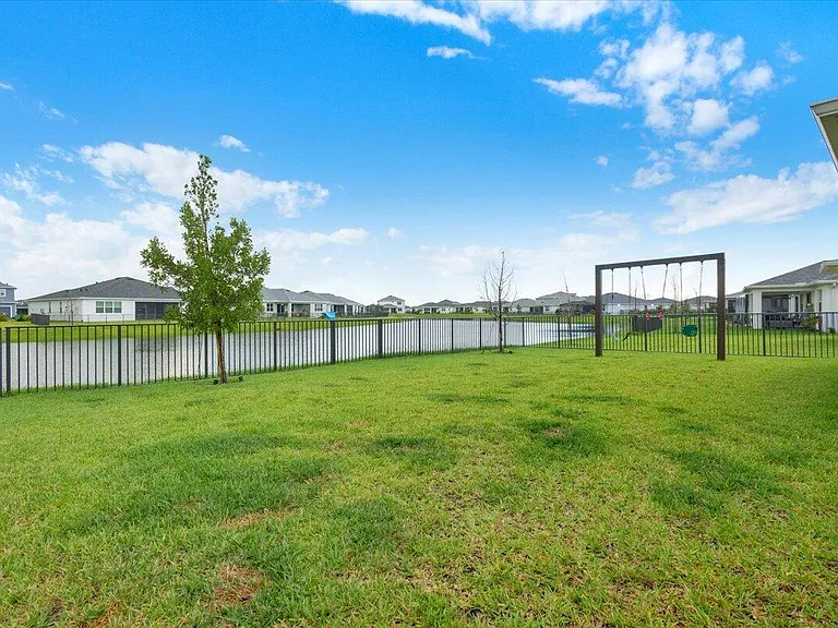 14391 SW Skye Dr — Photo 42