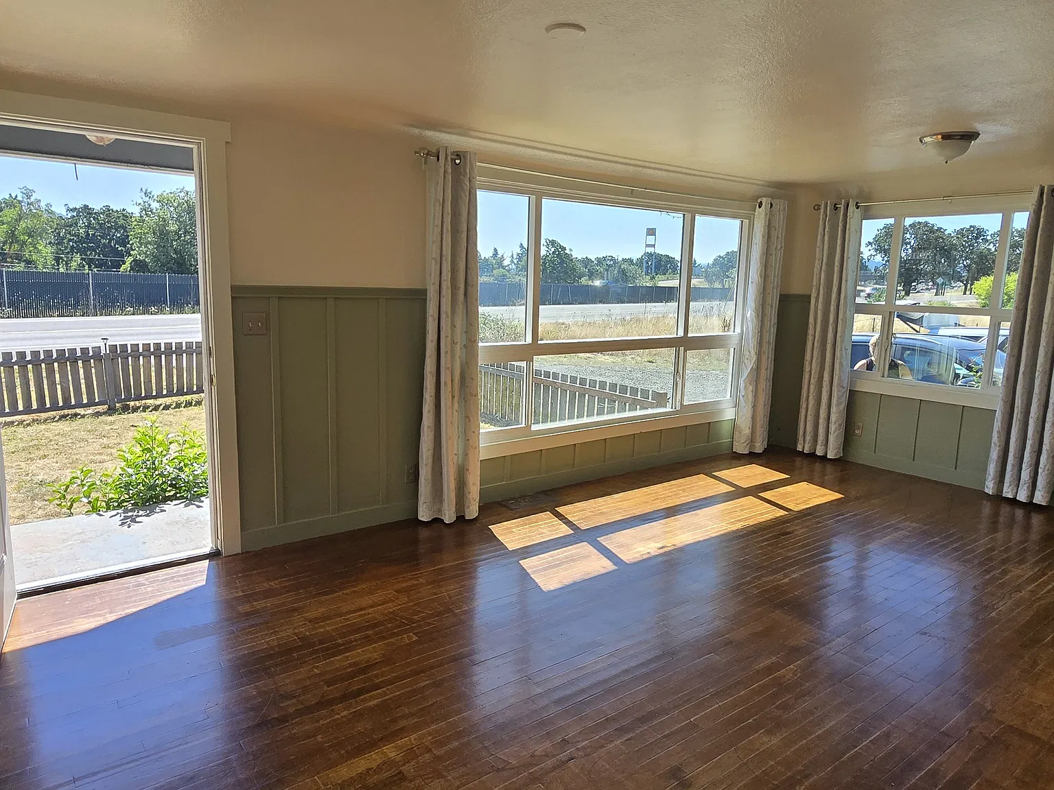 2 bed, 1600 sqft, $1,950 — Photo 2