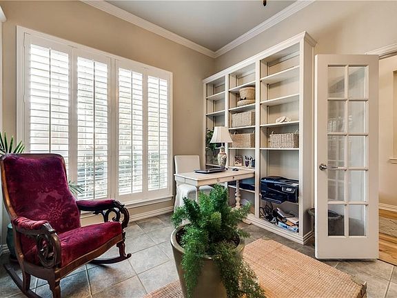 4th image of 906 Lake Point Cir