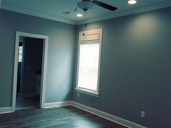 Large master bedroom with en suite. Large master closet.