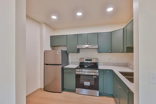 551 Elm St #18 Photo 1