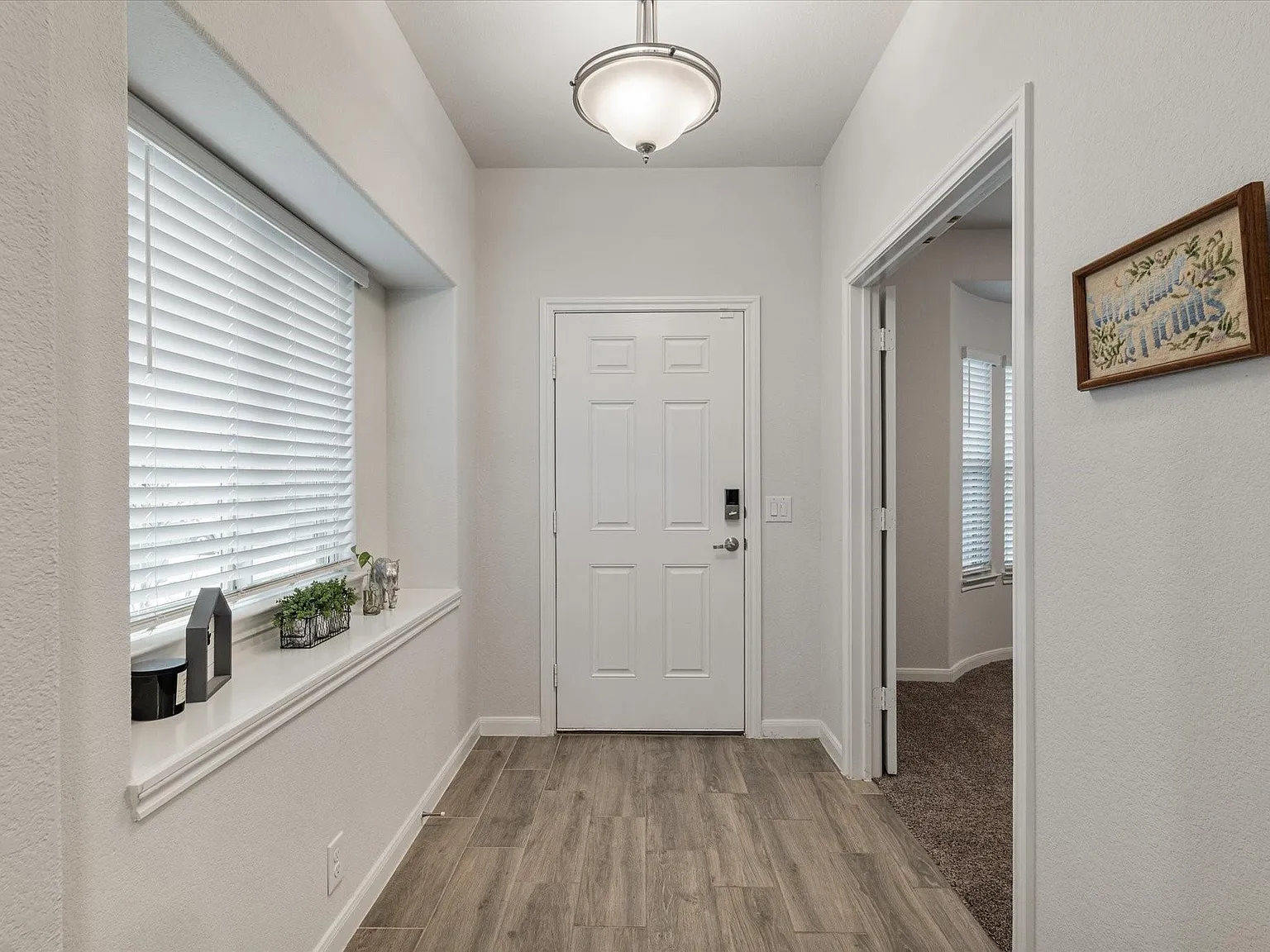3 bed, 2053 sqft, $2,450 — Photo 4