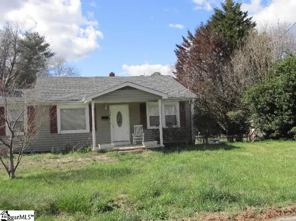 114 Cummings St, Laurens, SC 29360