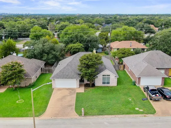 4900 Winchester Dr, Bryan, TX 77802