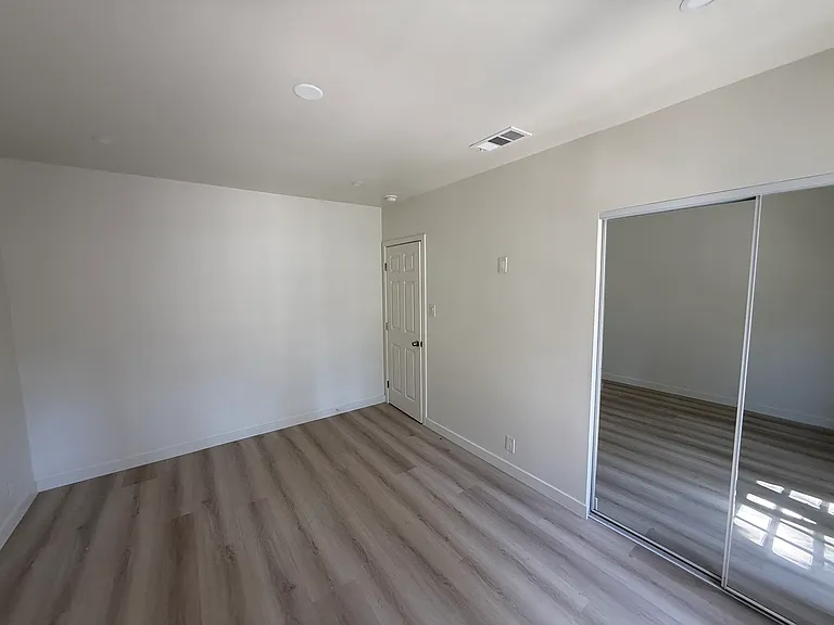 7725 Owensmouth Ave — Photo 16