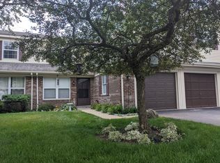 65 Willow Cir, Cary, IL 60013