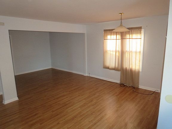 3rd image of 525 E Clarendon Dr