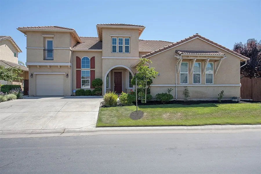 6016 Riverbank Cir photo 1