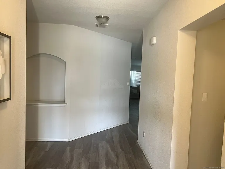 104 Green Jay Dr — Photo 2