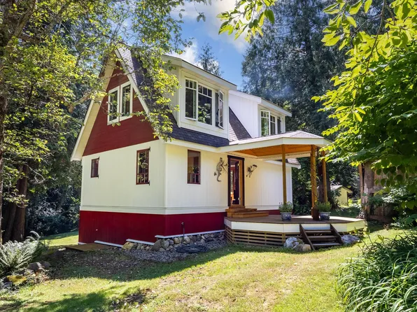 6121 Golf Course Rd, Sechelt, BC V7Z 0R2