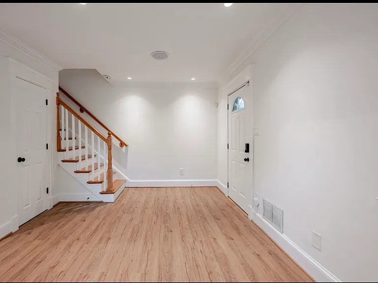 5042 8th St NE — Photo 15