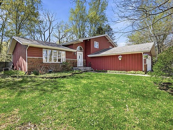 2nd image of 1031 Brooke Ln