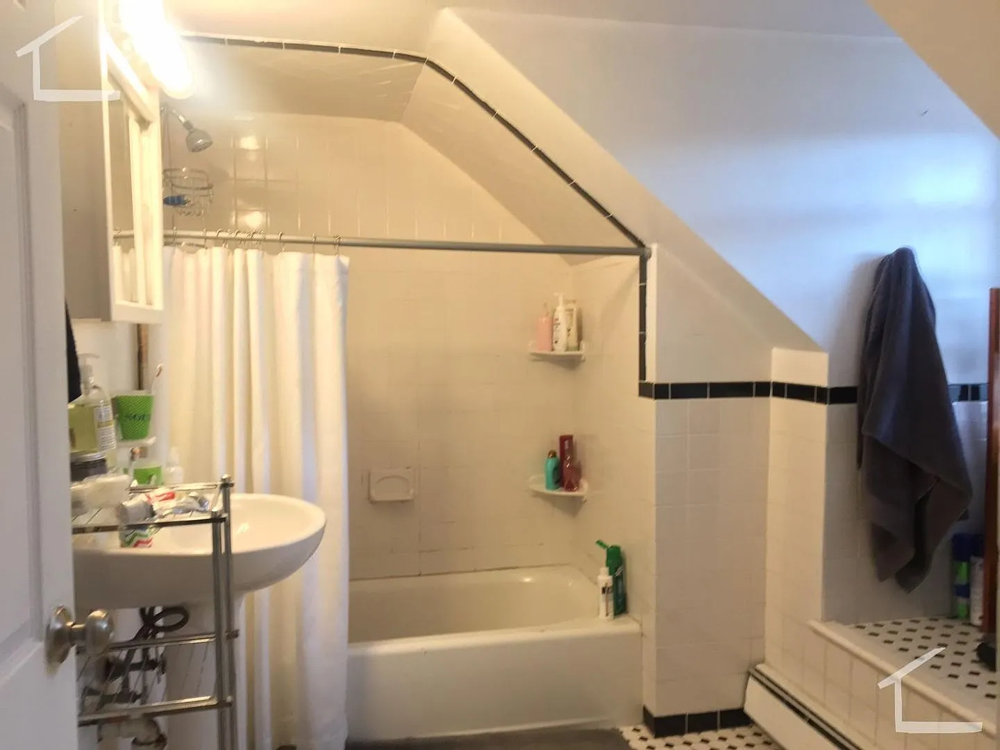 Nicely located 3 bed near the Green Line and BU — Photo 3