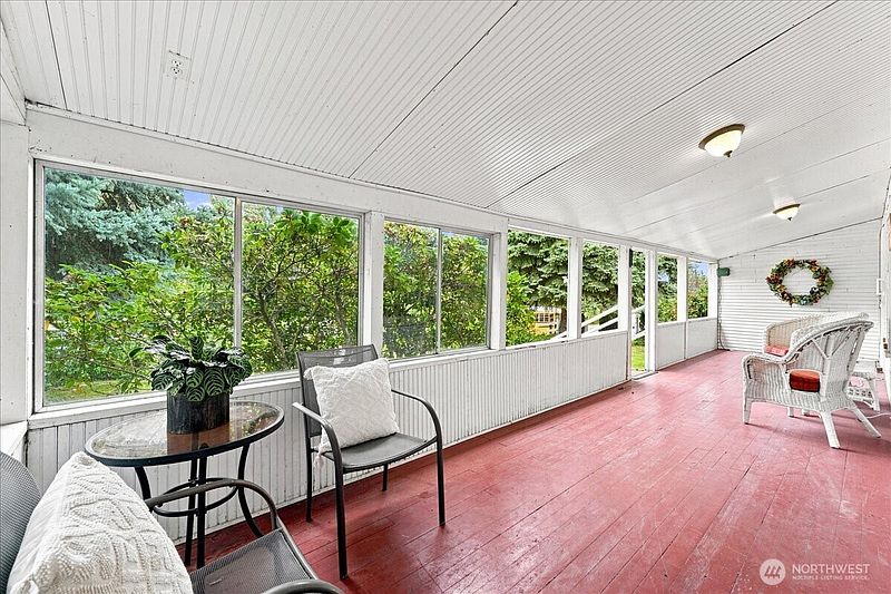 5th image of 116 E Farnham Avenue