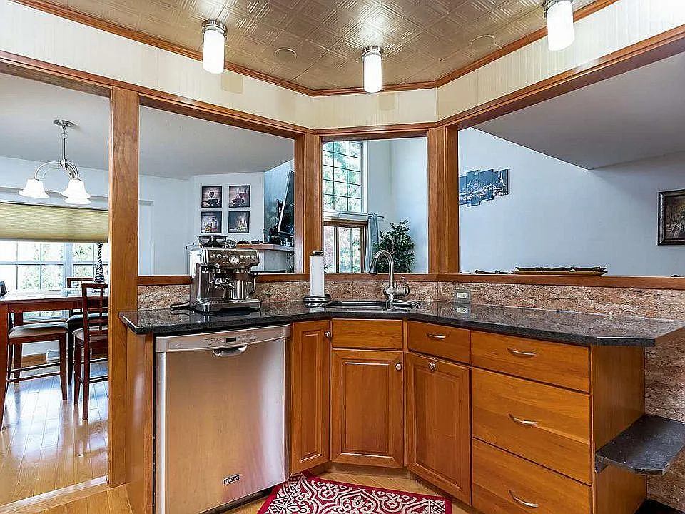46 Empire Cir — Photo 3