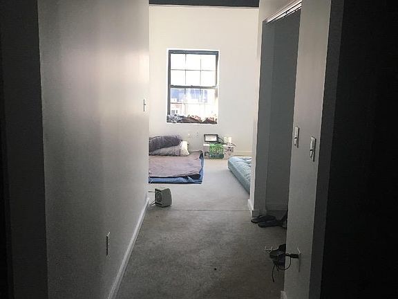5th image of 2610 Vine St