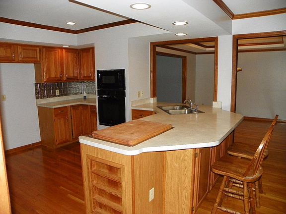 4th image of 785 Deervalley Dr