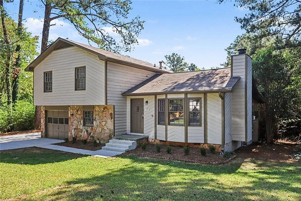 4 bed, 3.0 bath, 1810 sqft, $2,700 — Photo 4