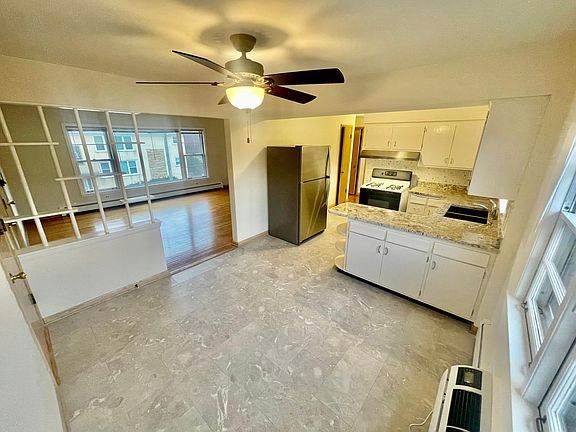 2nd image of 6801 W Sunnyside Ave #2W