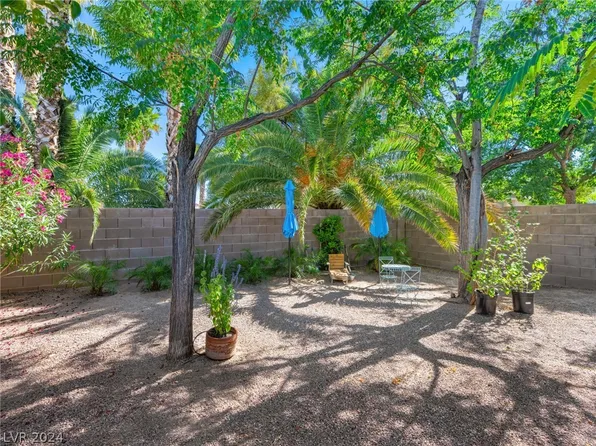 7056 Wine River Dr, Las Vegas, NV 89119