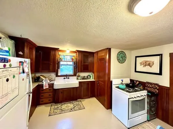 (undisclosed Address), Putnam, CT 06260