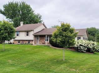 918 Edgehill Ct, Andalusia, IL 61232