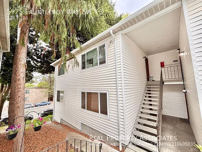 5925 Fauntleroy Way SW #3 — Photo 1