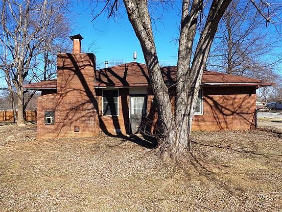 2nd image of 103 S Pinewood Ave