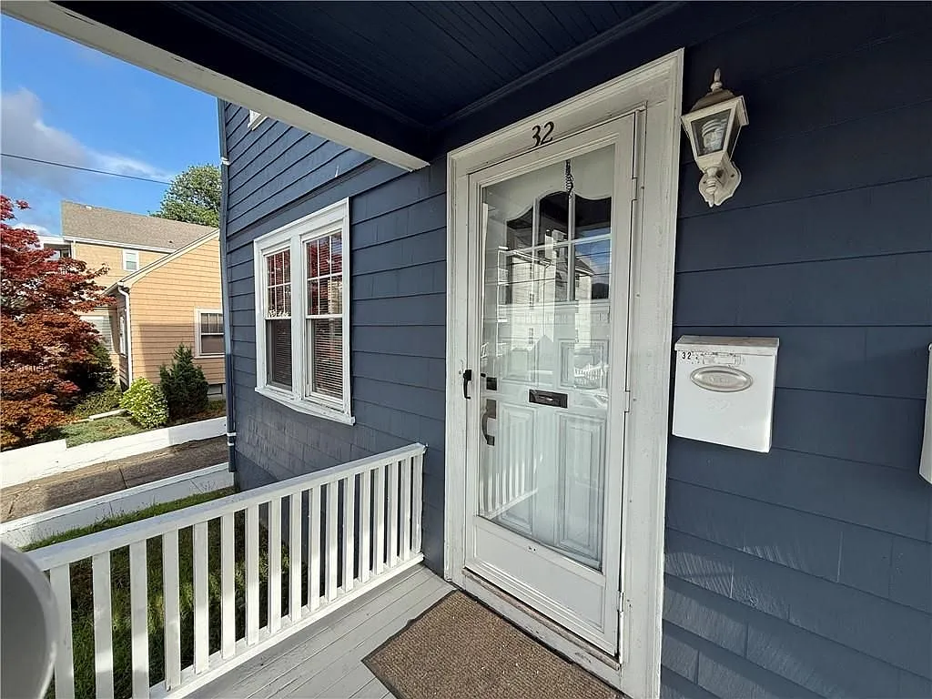 1 bed, 1.0 bath, 988 sqft, $1,800 — Photo 1