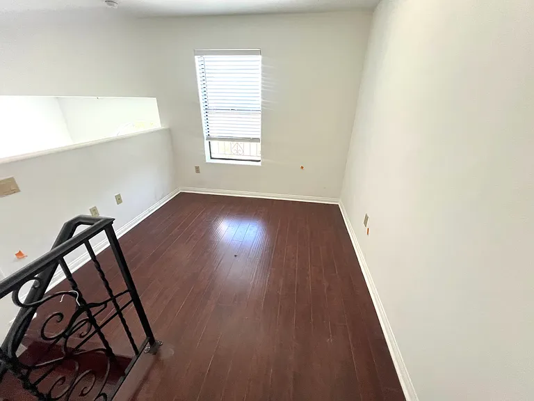 1154 Bellevue APT — Photo 14