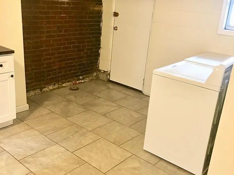 2371 E Letterly St #B — Photo 10