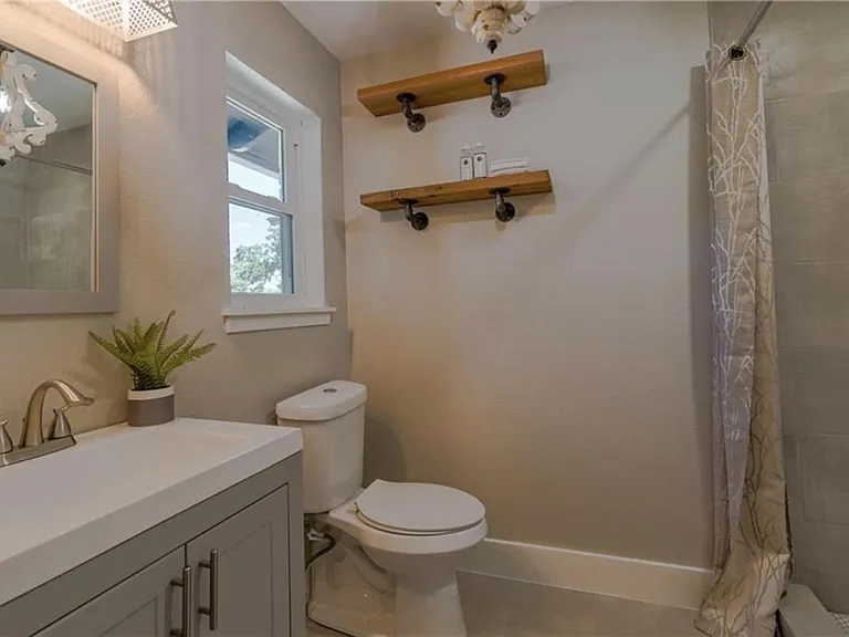 4704 Woodside Dr — Photo 13